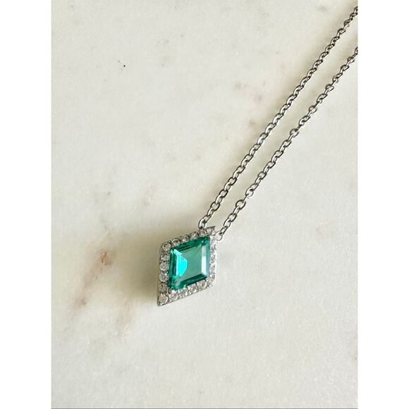 Bright aqua green cubic zirconia lozenge cut pendant necklace - Picture 1 of 6